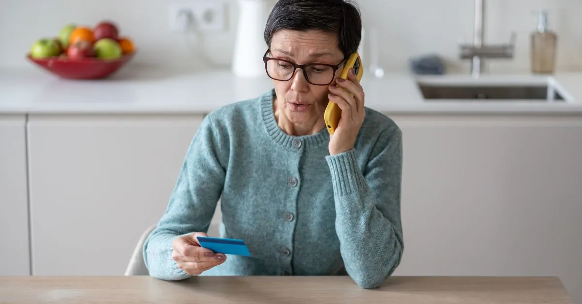 Comment les escrocs se font passer pour un conseiller bancaire