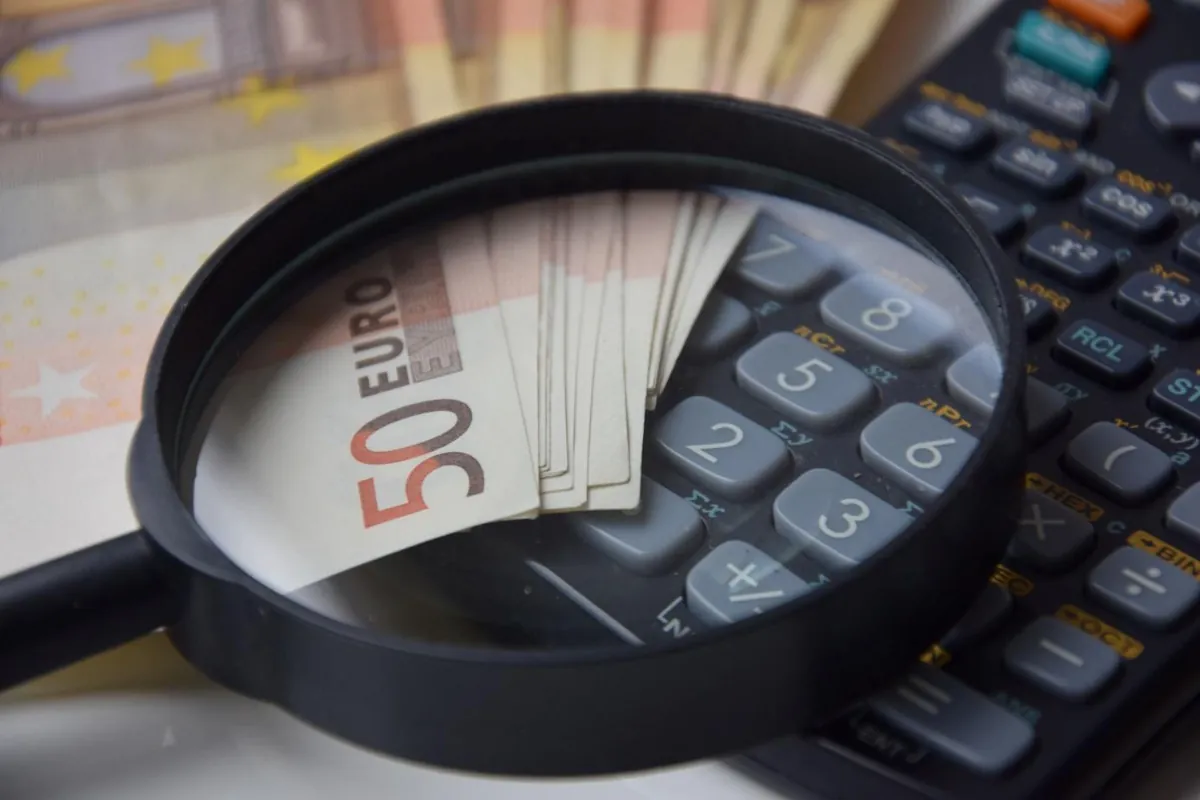 Optimisez vos finances : comment éviter les frais bancaires grâce à une carte prépayée