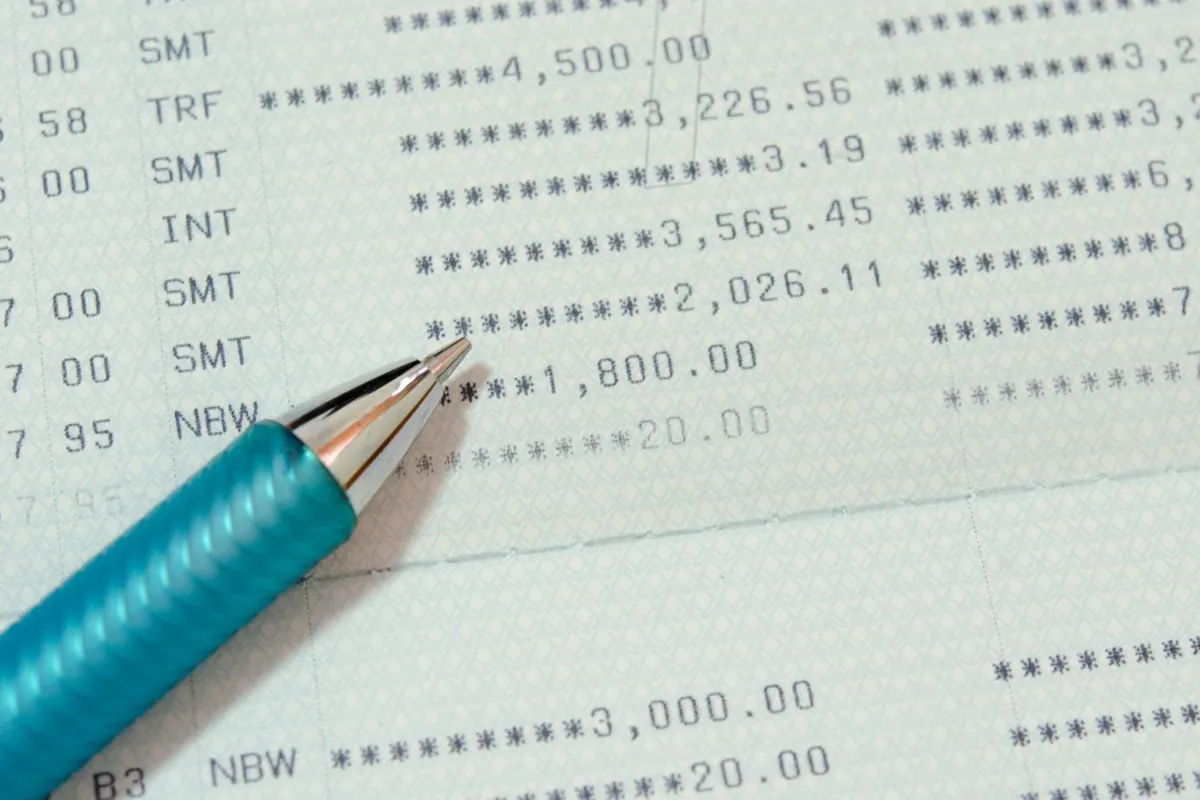 Optimisez vos finances : la carte prépayée et les découverts bancaires
